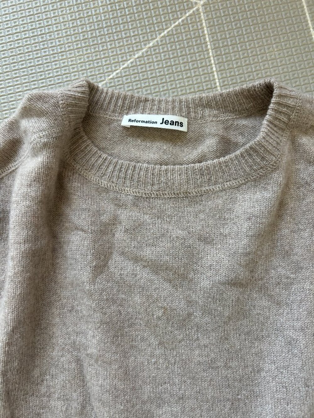 Reformation Cashmere Sweater - size XS